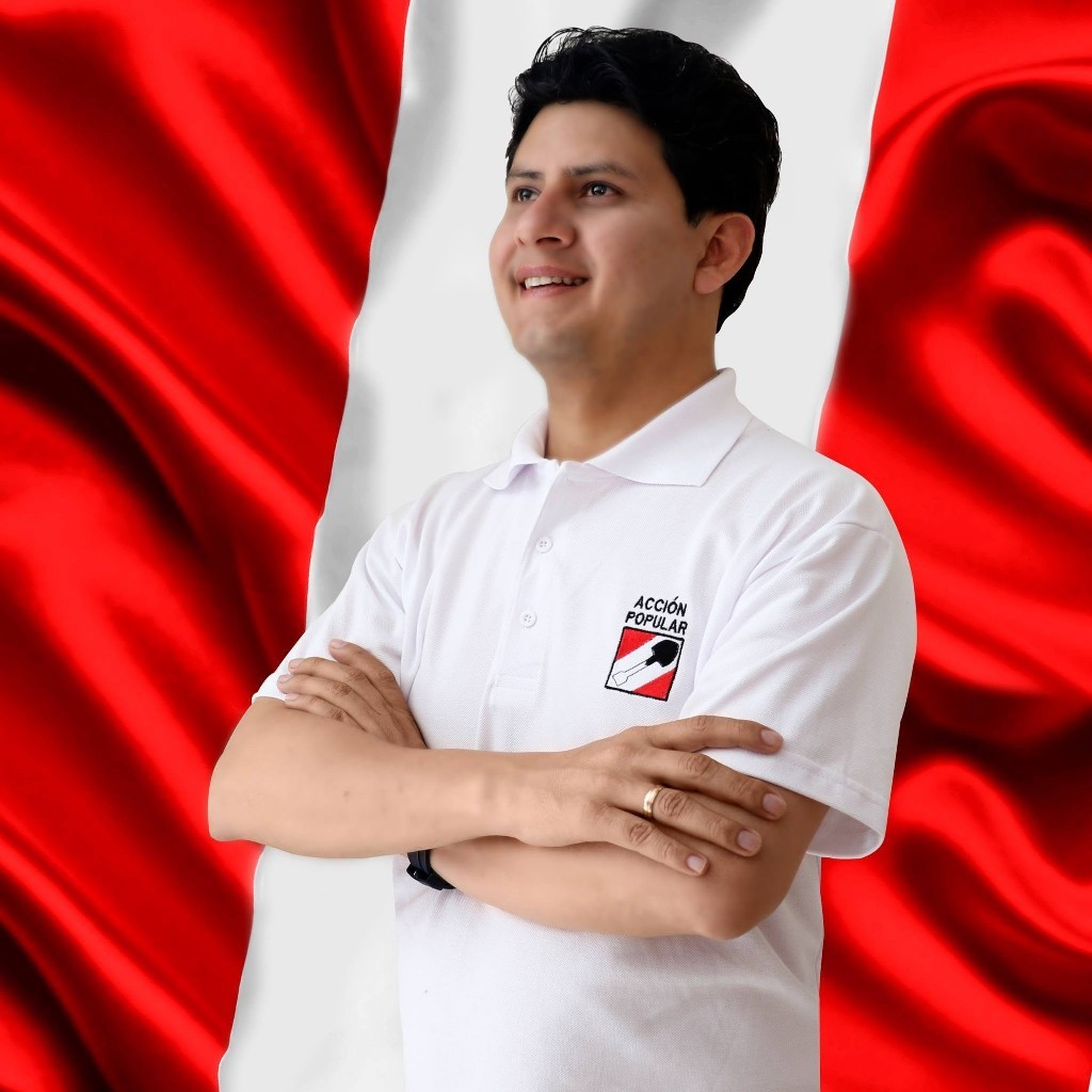 Julio Chávez con la bandera del Perú