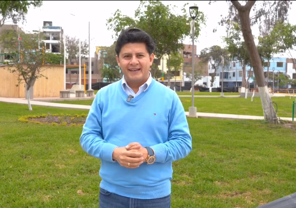 Julio Chávez en parque de San Martín de Porres
